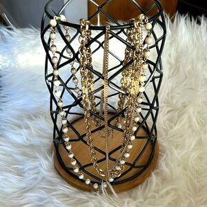 Beautiful Ann Taylor Pearl Necklace 32 inches in good condition